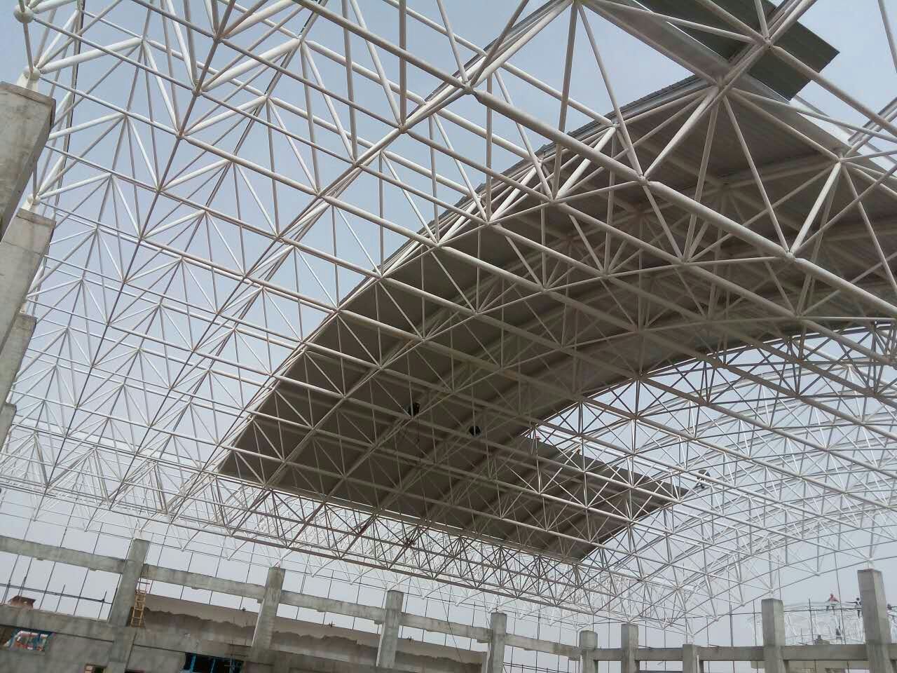 泰州青岛一汽网架